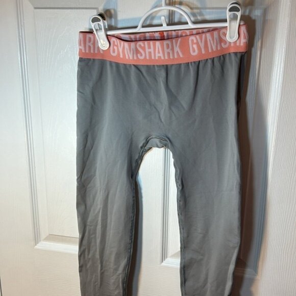 Size medium gymshark, gray seamless leggings with peach band - Picture 2 of 6